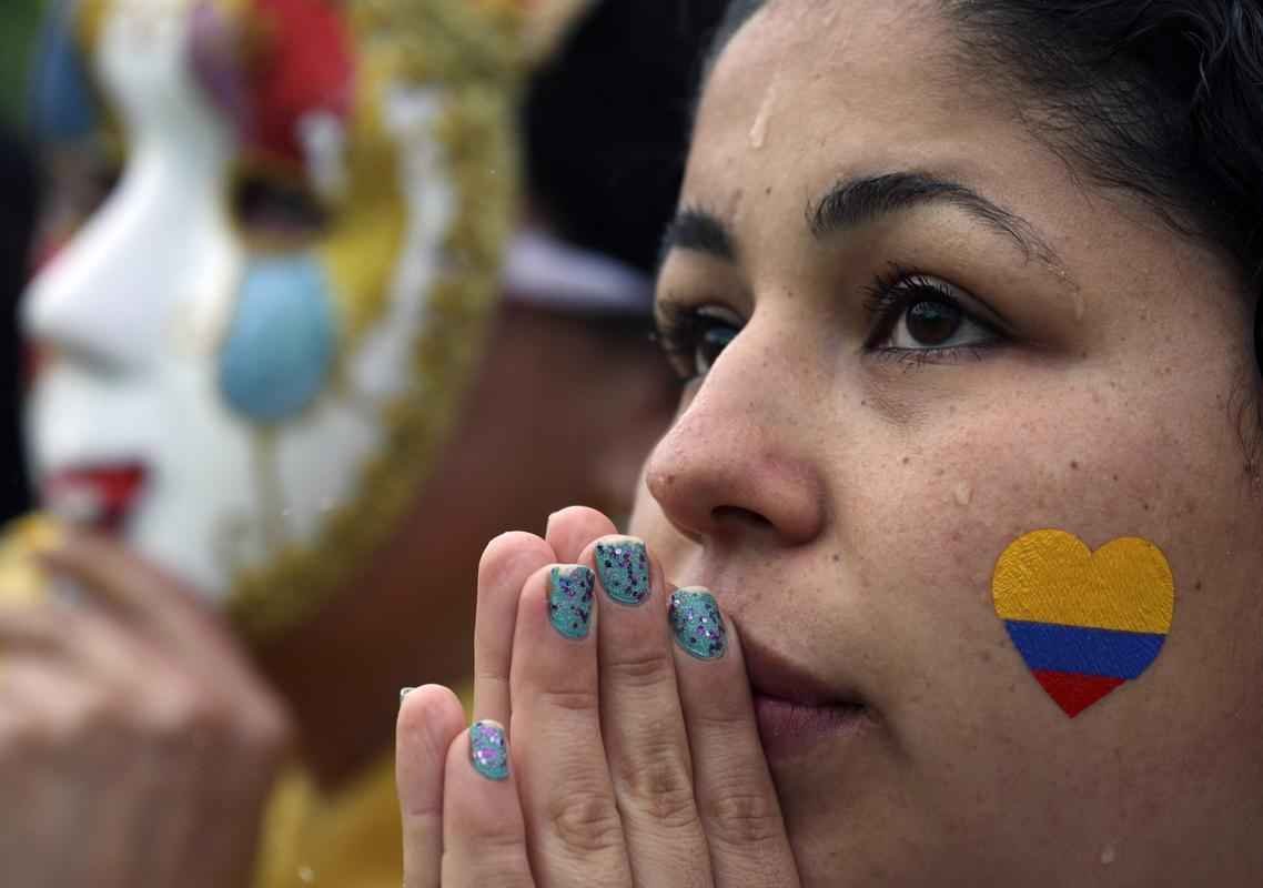 Os colombianos compareceram s ruas de Bogot para torcer pela equipe no confronto contra o Brasil, pelas quartas de final da Copa do Mundo. O resultado, porm, no foi o esperado: 2 a 1 a favor os anfitries. Apesar da eliminao, a Colmbia registrou sua melhor campanha na histria do Mundial.