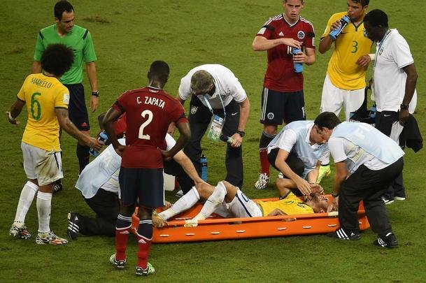 Lateral-direito colombiano acertou Neymar e colocou fim  Copa do Mundo para o brasileiro