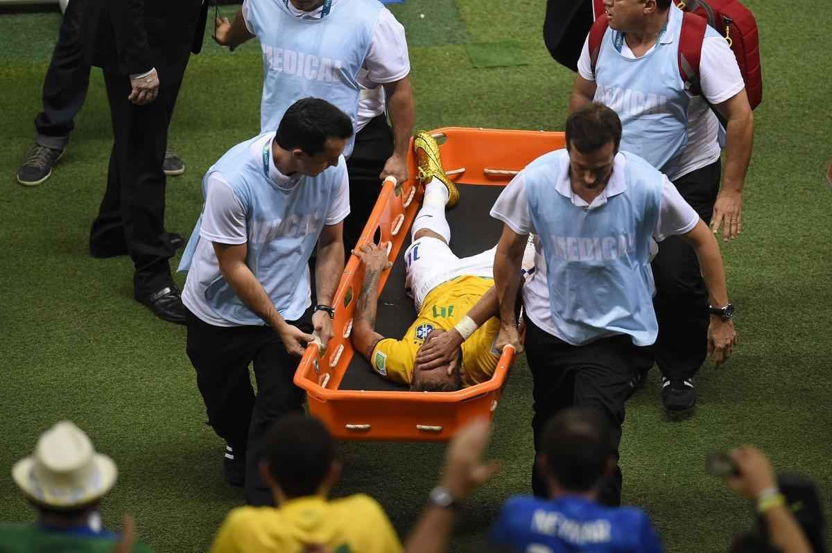 Lateral-direito colombiano acertou Neymar e colocou fim  Copa do Mundo para o brasileiro