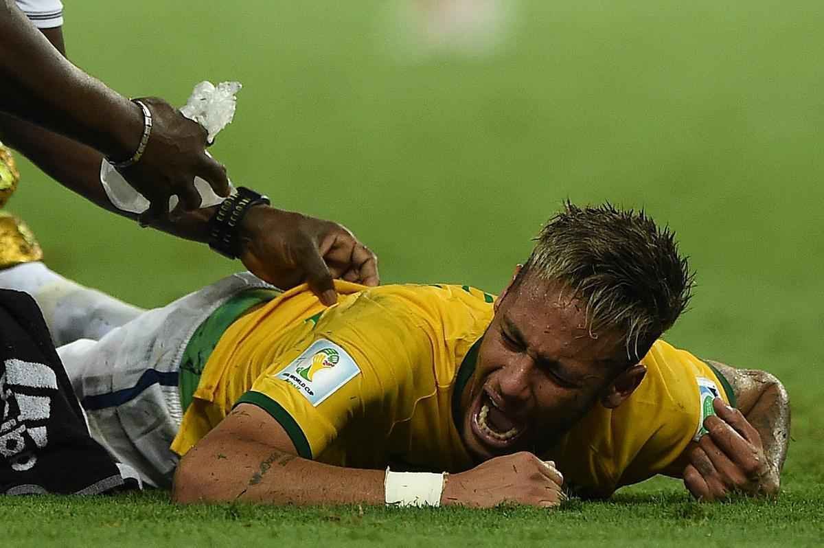Lateral-direito colombiano acertou Neymar e colocou fim  Copa do Mundo para o brasileiro