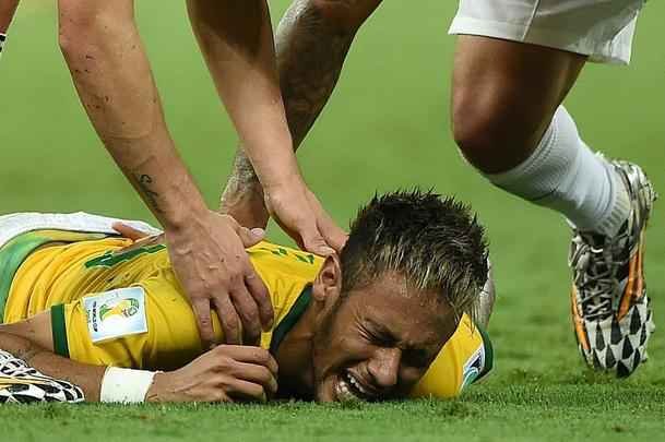 Lateral-direito colombiano acertou Neymar e colocou fim  Copa do Mundo para o brasileiro