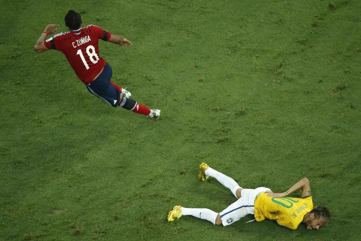 Lateral-direito colombiano acertou Neymar e colocou fim  Copa do Mundo para o brasileiro