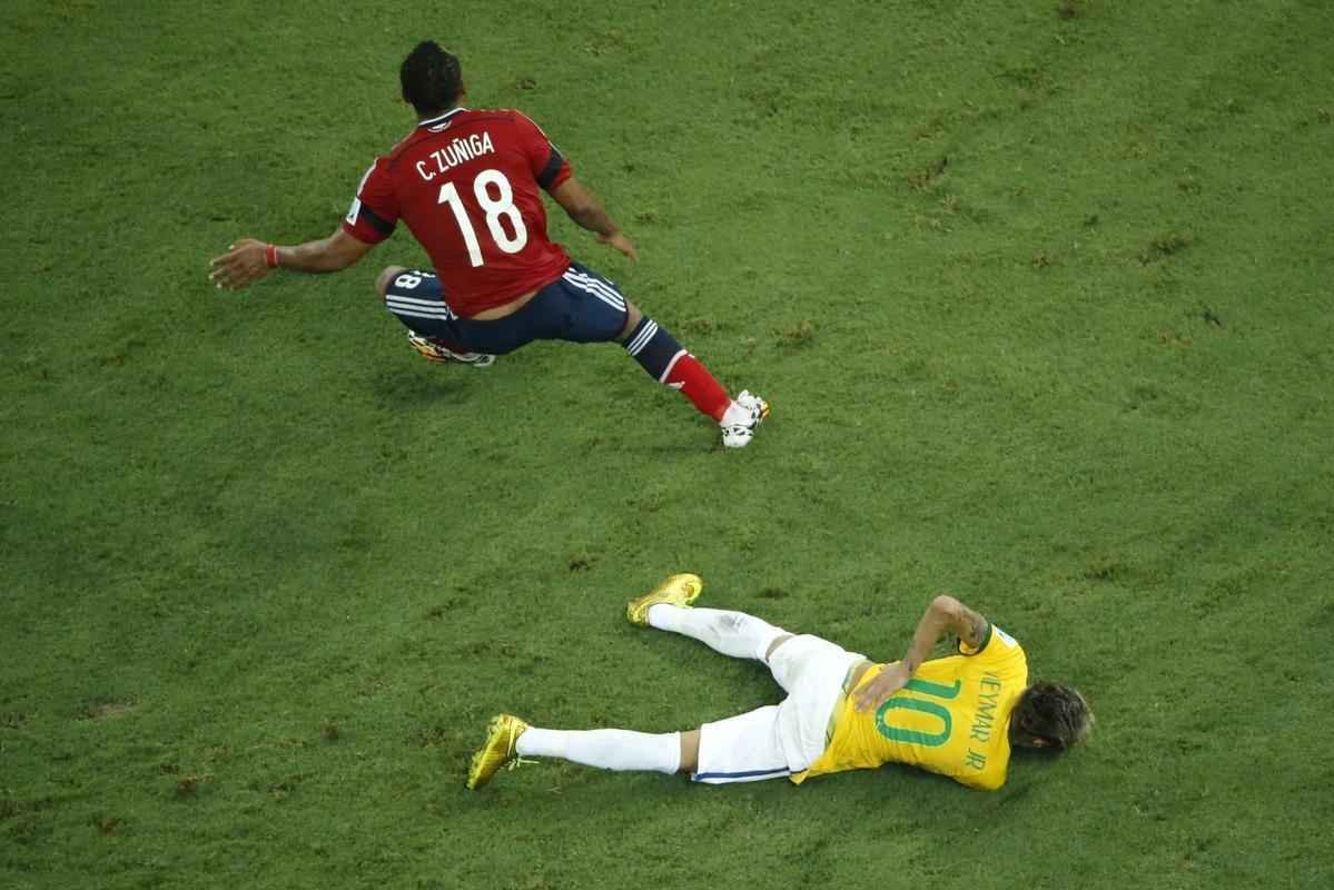 Lateral-direito colombiano acertou Neymar e colocou fim  Copa do Mundo para o brasileiro