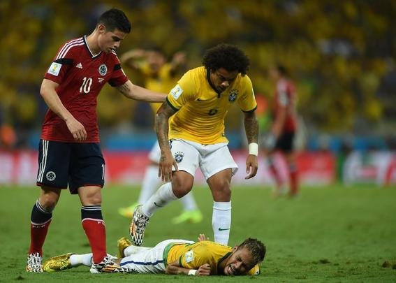 Lateral-direito colombiano acertou Neymar e colocou fim  Copa do Mundo para o brasileiro