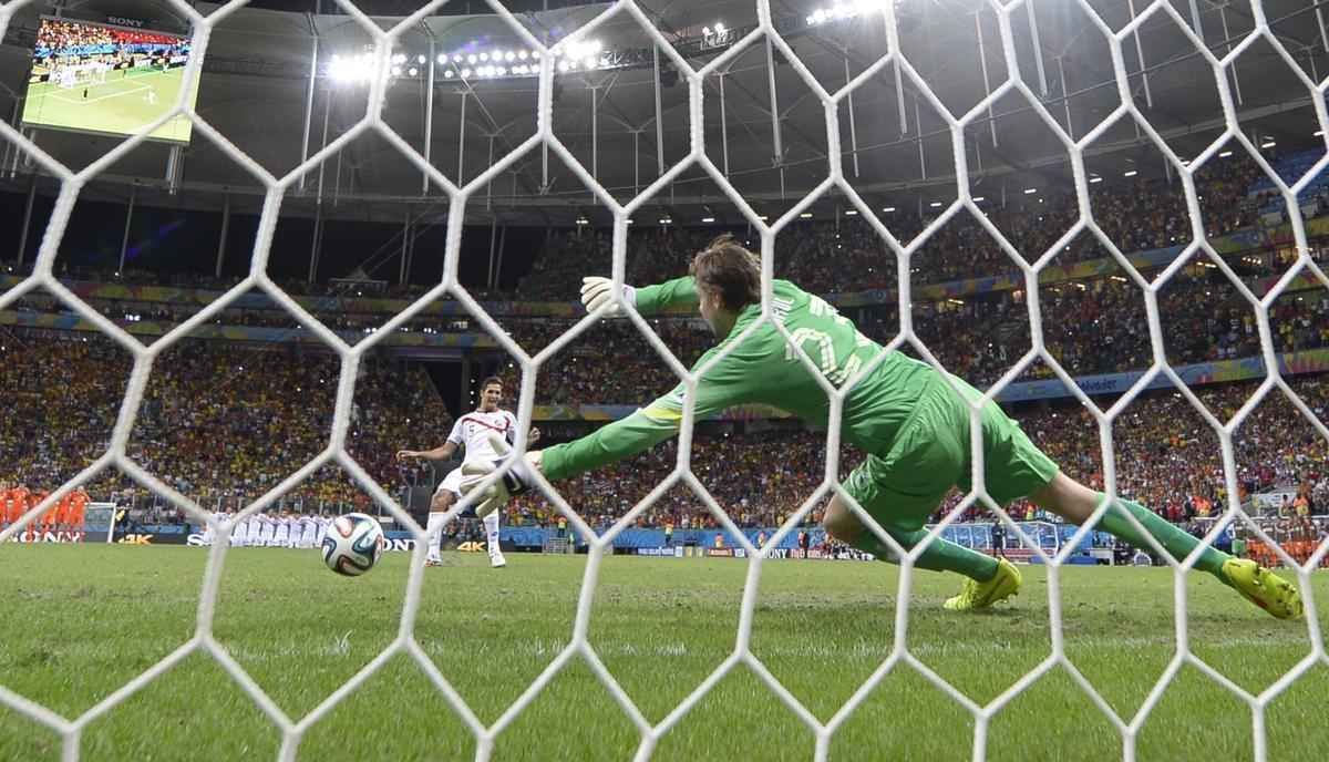 Depois de empate sem gols no tempo normal e na prorrogao, Holanda venceu por 4 a 3 nos pnaltis