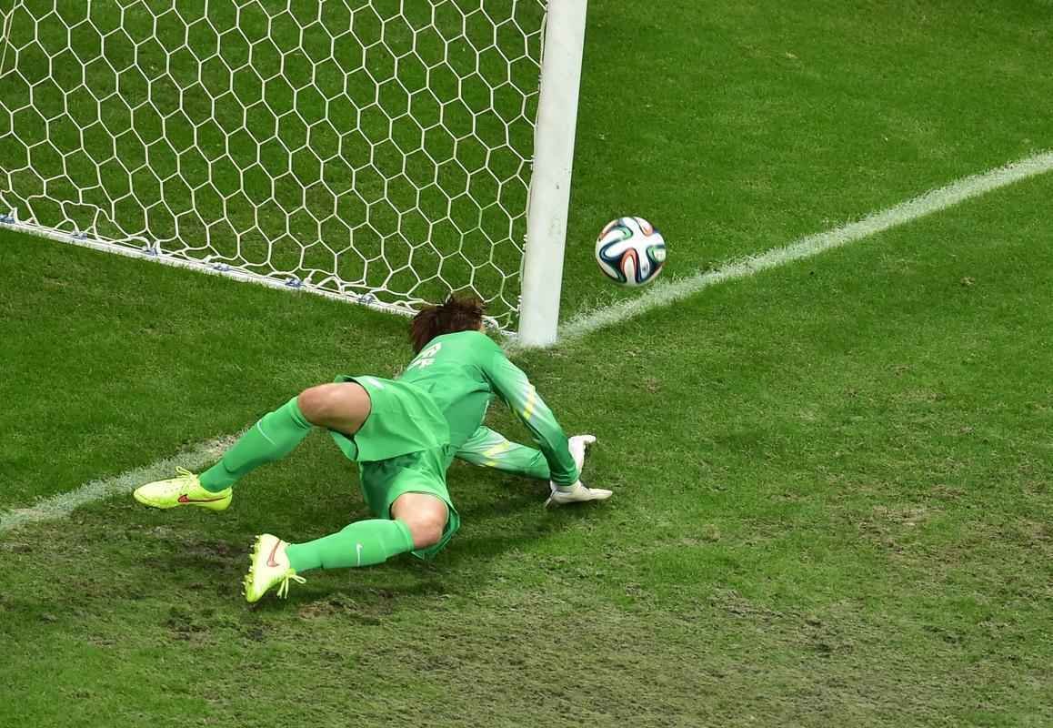 Depois de empate sem gols no tempo normal e na prorrogao, Holanda venceu por 4 a 3 nos pnaltis