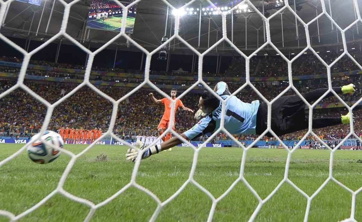 Depois de empate sem gols no tempo normal e na prorrogao, Holanda venceu por 4 a 3 nos pnaltis