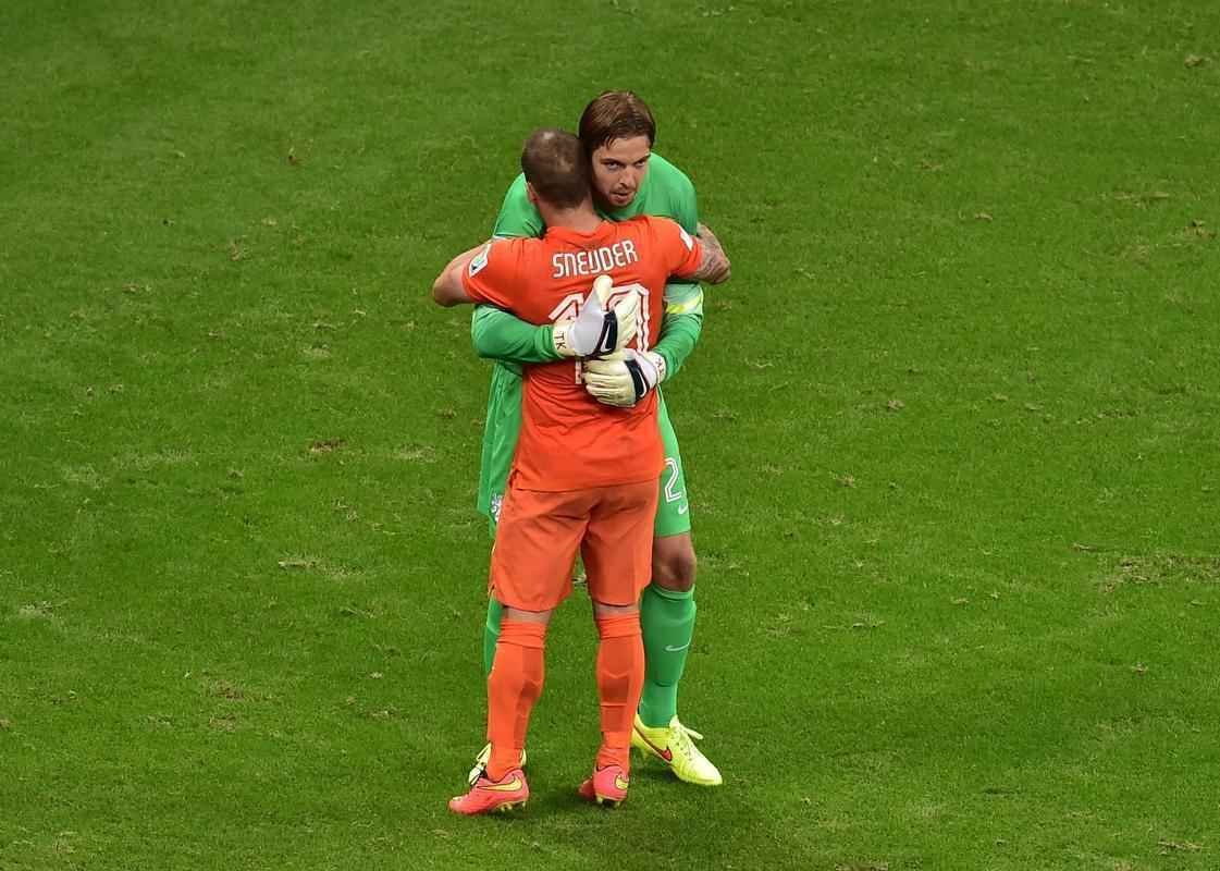 Depois de empate sem gols no tempo normal e na prorrogao, Holanda venceu por 4 a 3 nos pnaltis