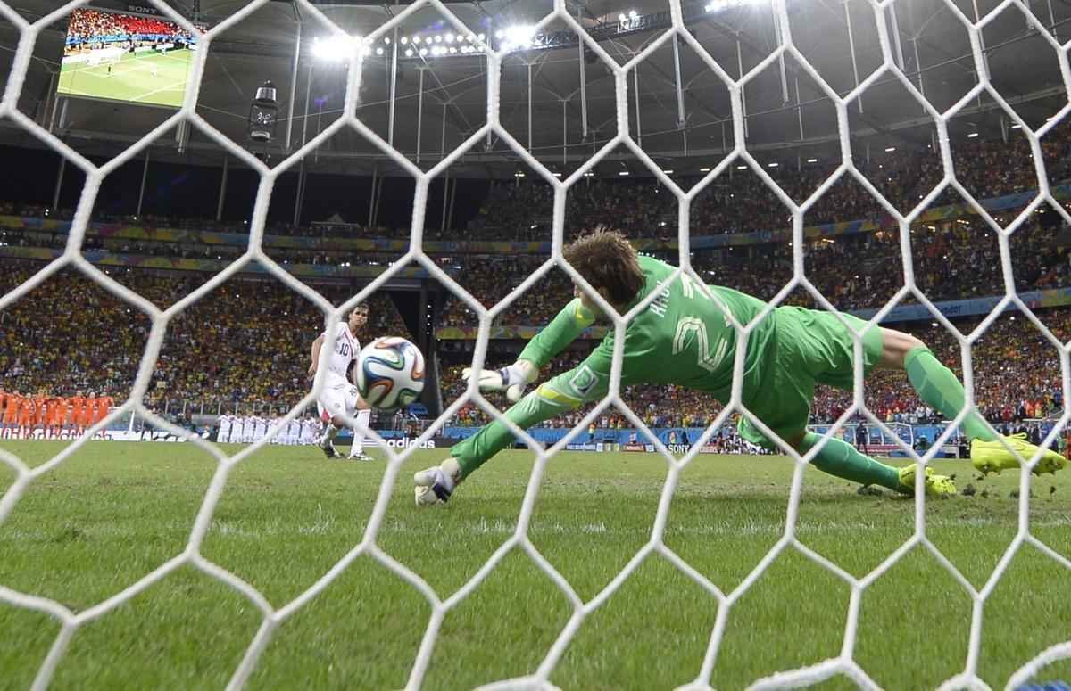 Depois de empate sem gols no tempo normal e na prorrogao, Holanda venceu por 4 a 3 nos pnaltis