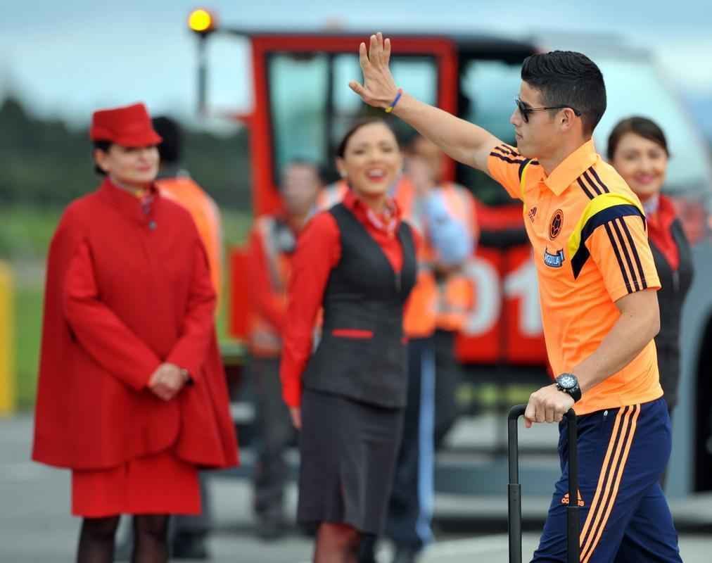 Mais de 100 mil pessoas receberam Seleo Colombiana em Bogot neste domingo