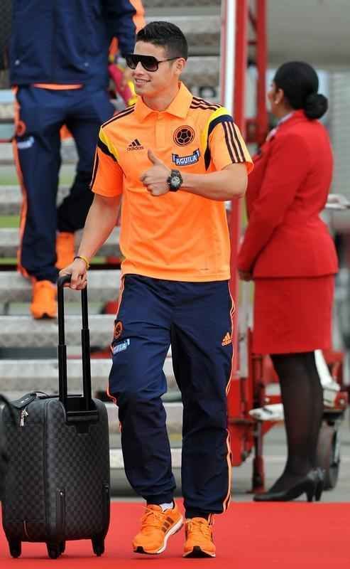 Mais de 100 mil pessoas receberam Seleo Colombiana em Bogot neste domingo