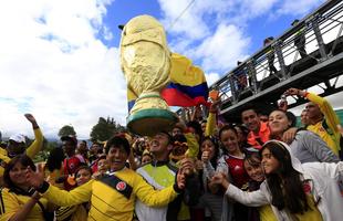 Mais de 100 mil pessoas receberam Seleo Colombiana em Bogot neste domingo