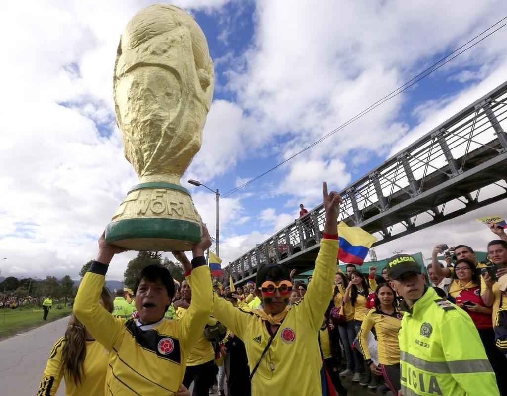 Mais de 100 mil pessoas receberam Seleo Colombiana em Bogot neste domingo