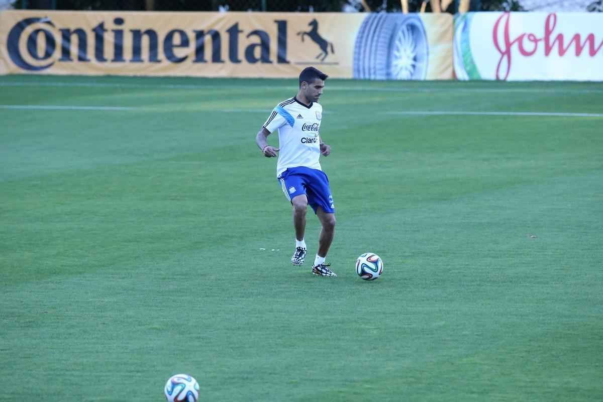 Depois de eliminar a Blgica da Copa, Argentina se reapresentou neste domingo, em Vespasiano, em clima de alegria. Jogadores abusaram de gargalhadas e brincadeiras na atividade comandada pelo tcnico Alejandro Sabella. Prximo desafio  a semifinal contra a Holanda, na quarta-feira, em So Paulo. Quem passar encara Brasil ou Alemanha na deciso do dia 13, no Maracan.