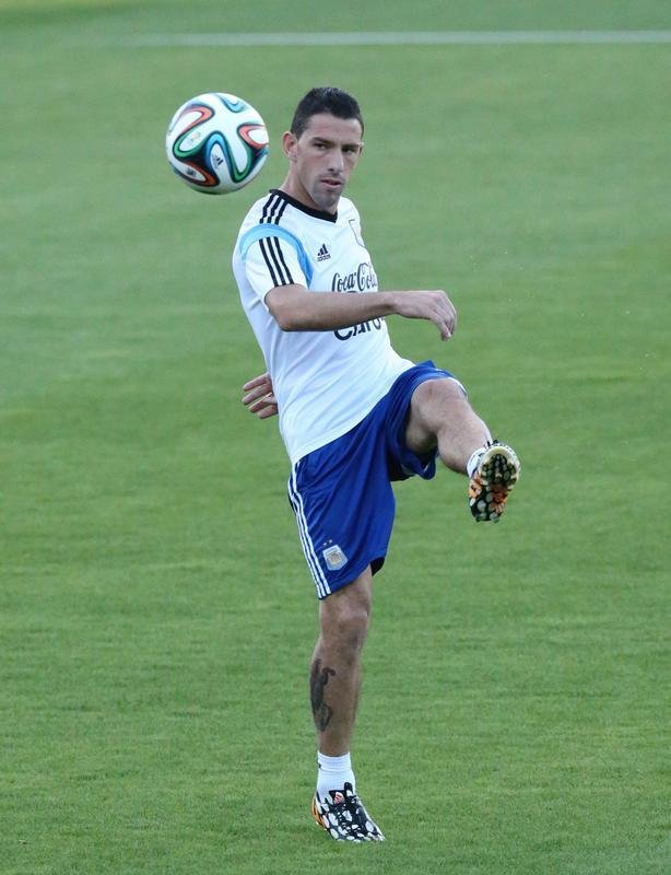 Depois de eliminar a Blgica da Copa, Argentina se reapresentou neste domingo, em Vespasiano, em clima de alegria. Jogadores abusaram de gargalhadas e brincadeiras na atividade comandada pelo tcnico Alejandro Sabella. Prximo desafio  a semifinal contra a Holanda, na quarta-feira, em So Paulo. Quem passar encara Brasil ou Alemanha na deciso do dia 13, no Maracan.