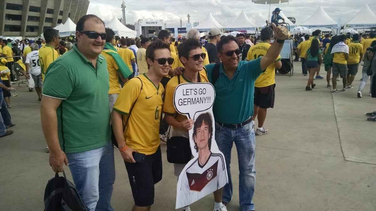 Torcedores se renem em torno do Mineiro horas antes do duelo entre Brasil e Alemanha