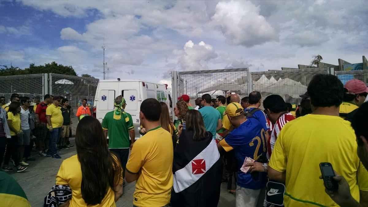 Torcedores se renem em torno do Mineiro horas antes do duelo entre Brasil e Alemanha