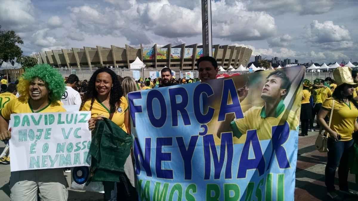 Torcedores se renem em torno do Mineiro horas antes do duelo entre Brasil e Alemanha