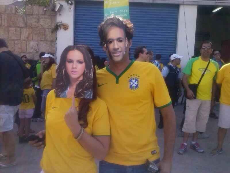 Torcedores se renem em torno do Mineiro horas antes do duelo entre Brasil e Alemanha