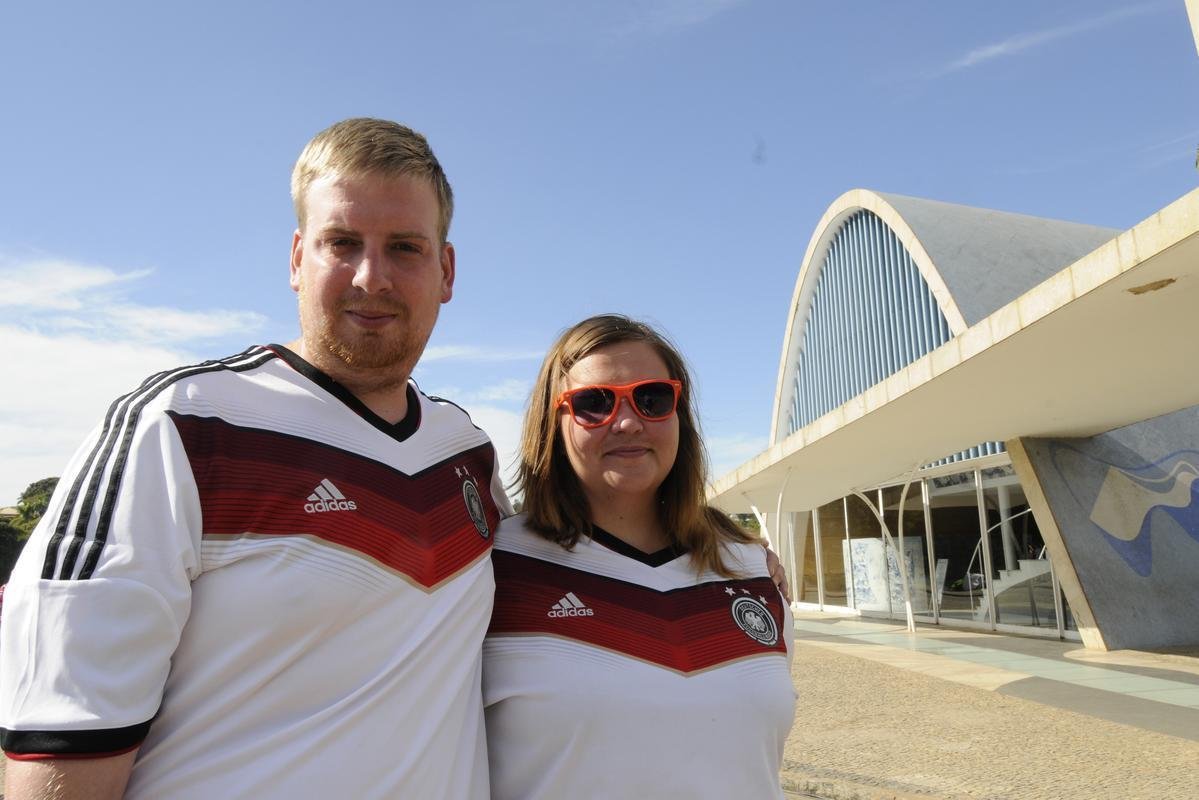 Na Pampulha, torcedores se preparam para acompanhar o confronto entre Brasil e Alemanha