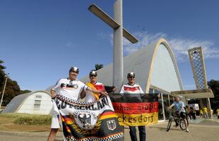 Na Pampulha, torcedores se preparam para acompanhar o confronto entre Brasil e Alemanha