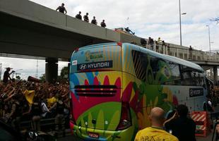 Seleo deixa hotel rumo ao Mineiro, onde disputa com a Alemanha vaga na final da Copa