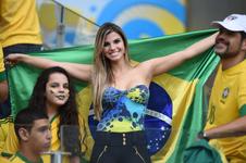 Belas mulheres no duelo entre Brasil e Alemanha