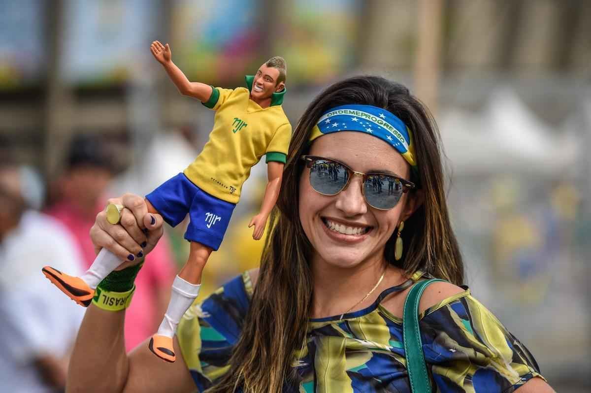 Belas mulheres acompanham o duelo de Brasil e Alemanha, pelas semifinais da Copa do Mundo