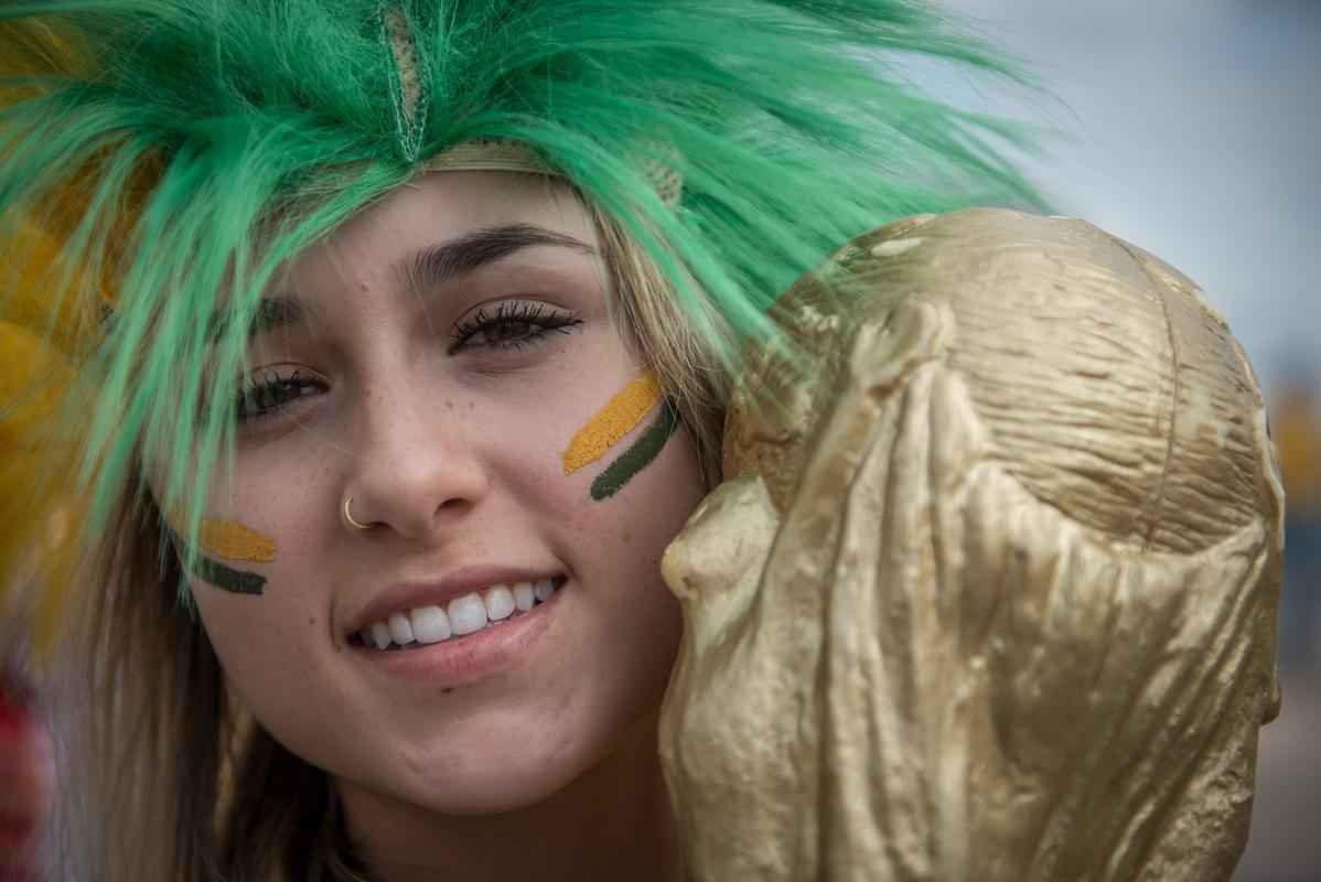 Belas mulheres acompanham o duelo de Brasil e Alemanha, pelas semifinais da Copa do Mundo