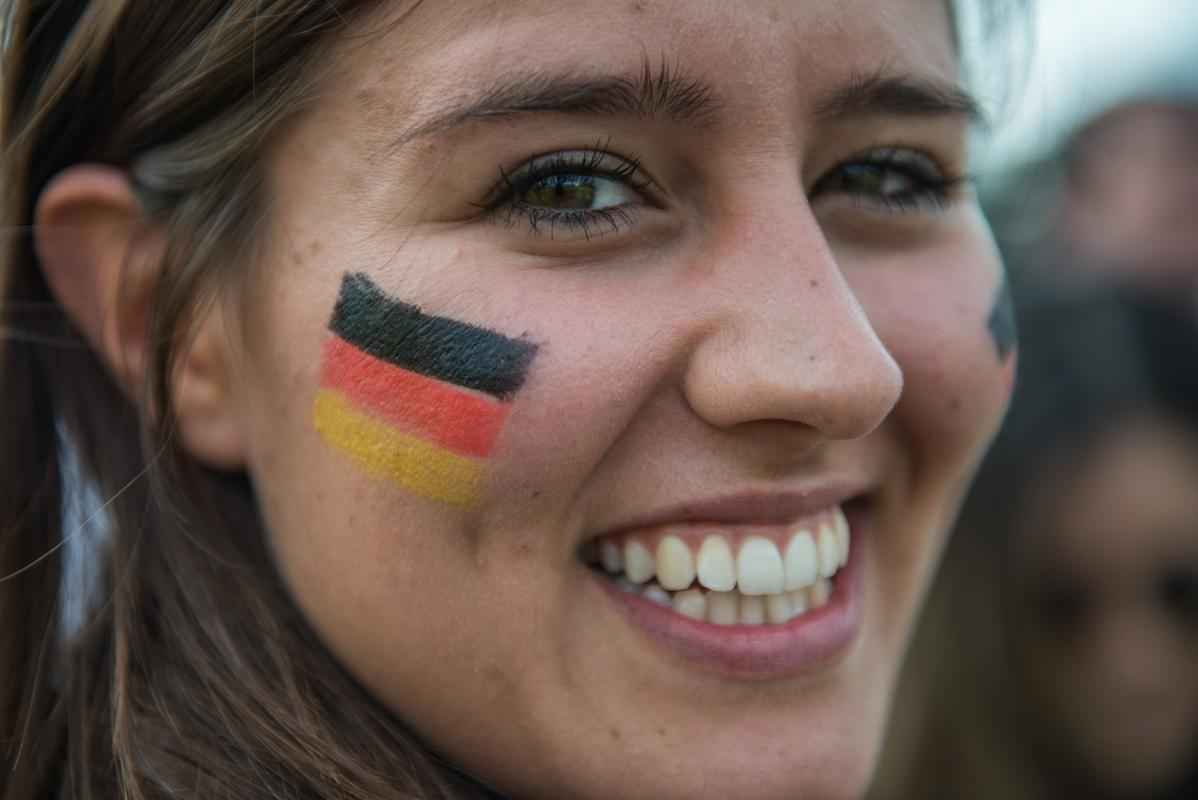 Belas mulheres acompanham o duelo de Brasil e Alemanha, pelas semifinais da Copa do Mundo