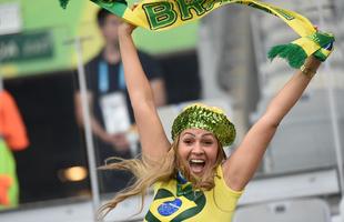 Belas mulheres acompanham o duelo de Brasil e Alemanha pelas semifinais da Copa do Mundo