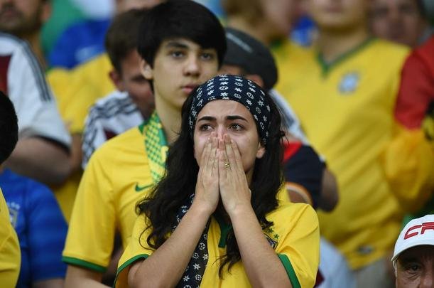 Goleada alem sobre o Brasil, por 7 a 1, deixa brasileiros desolados no Mineiro