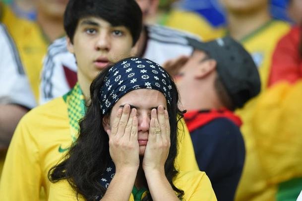 Goleada alem sobre o Brasil, por 7 a 1, deixa brasileiros desolados no Mineiro