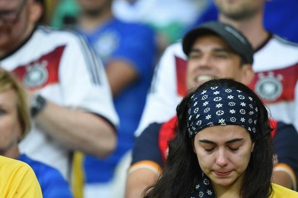 Goleada alem sobre o Brasil, por 7 a 1, deixa brasileiros desolados no Mineiro