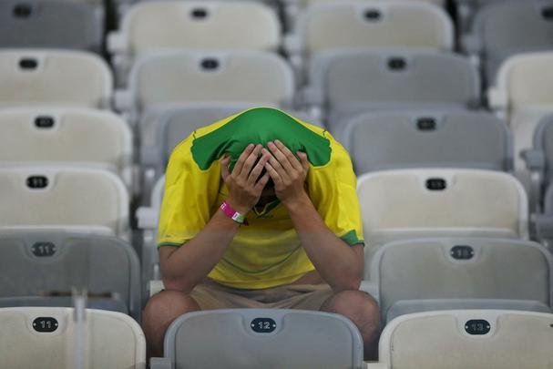 Goleada alem sobre o Brasil, por 7 a 1, deixa brasileiros desolados no Mineiro