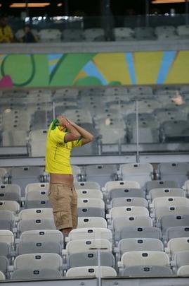 Goleada alem sobre o Brasil, por 7 a 1, deixa brasileiros desolados no Mineiro