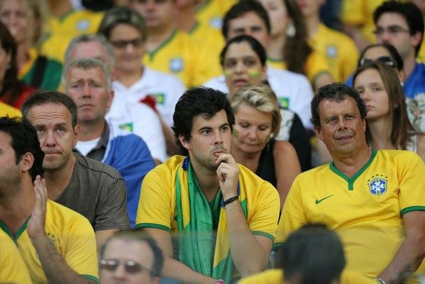 Goleada alem sobre o Brasil, por 7 a 1, deixa brasileiros desolados no Mineiro