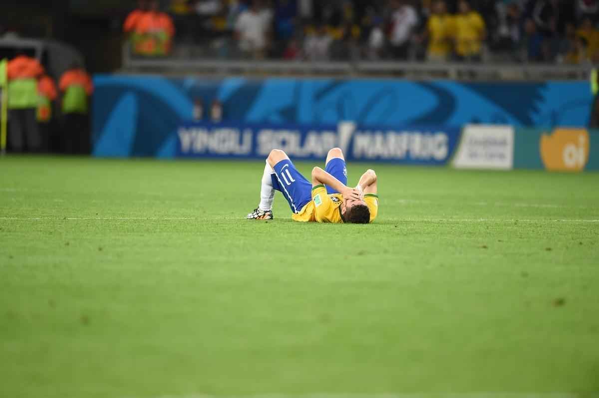 Jogadores brasileiros entram para a histria com goleada indita de 7 a 1 aplicada pela Alemanha no Mineiro; golpe duro de ser assimilado