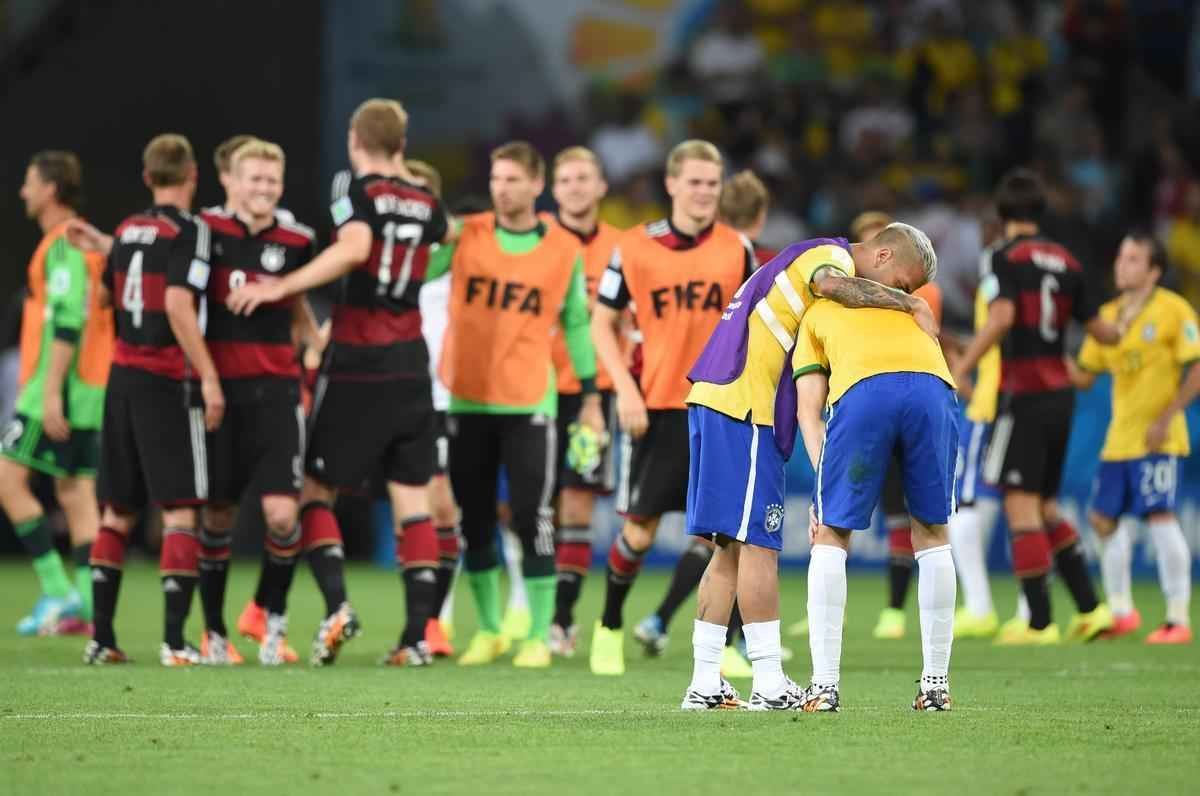 Jogadores brasileiros entram para a histria com goleada indita de 7 a 1 aplicada pela Alemanha no Mineiro; golpe duro de ser assimilado