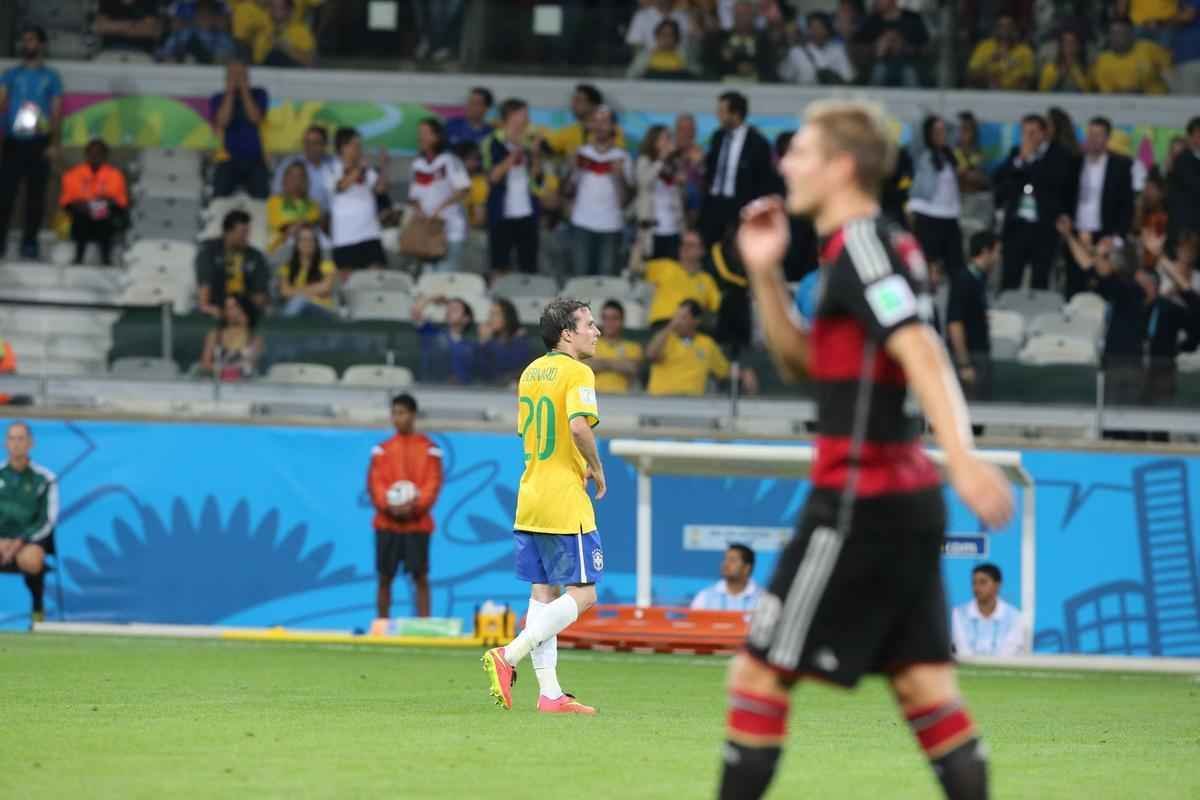 Jogadores brasileiros entram para a histria com goleada indita de 7 a 1 aplicada pela Alemanha no Mineiro; golpe duro de ser assimilado