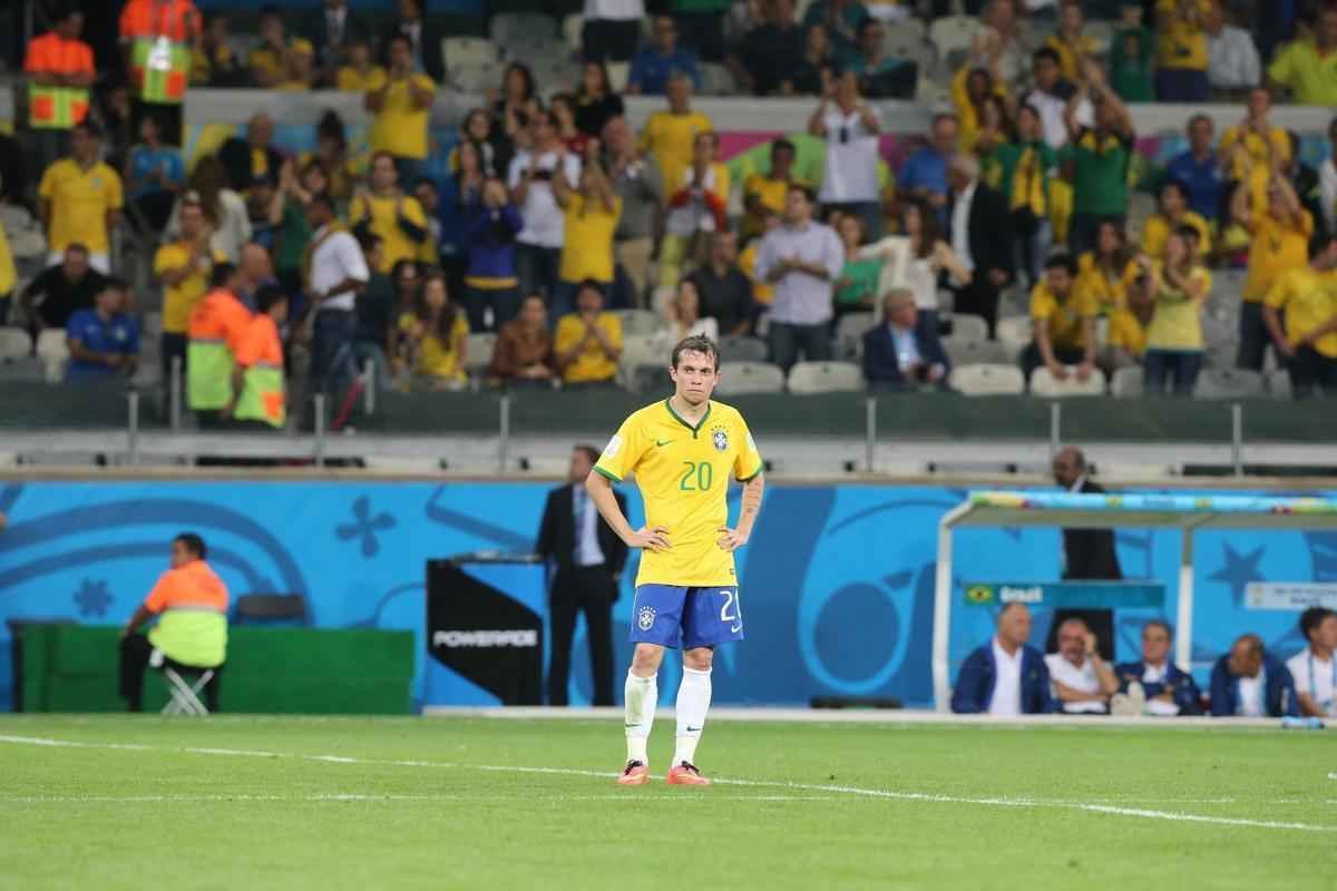 Jogadores brasileiros entram para a histria com goleada indita de 7 a 1 aplicada pela Alemanha no Mineiro; golpe duro de ser assimilado