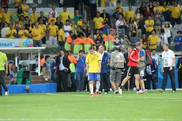 Jogadores brasileiros entram para a histria com goleada indita de 7 a 1 aplicada pela Alemanha no Mineiro; golpe duro de ser assimilado