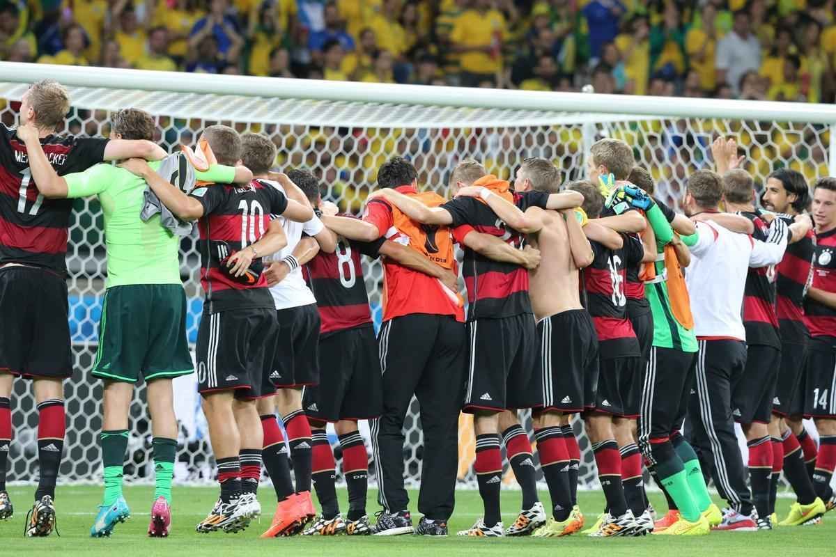 Jogadores brasileiros entram para a histria com goleada indita de 7 a 1 aplicada pela Alemanha no Mineiro; golpe duro de ser assimilado