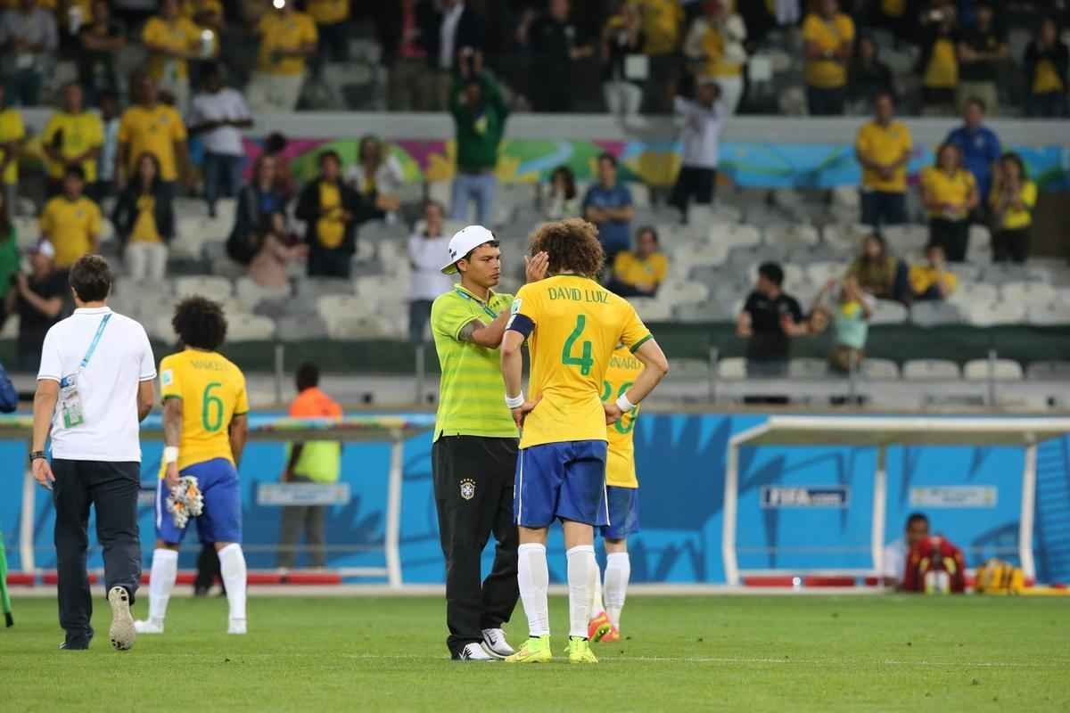 Jogadores brasileiros entram para a histria com goleada indita de 7 a 1 aplicada pela Alemanha no Mineiro; golpe duro de ser assimilado