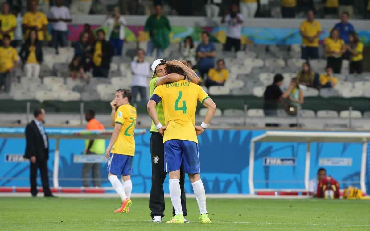 Jogadores brasileiros entram para a histria com goleada indita de 7 a 1 aplicada pela Alemanha no Mineiro; golpe duro de ser assimilado