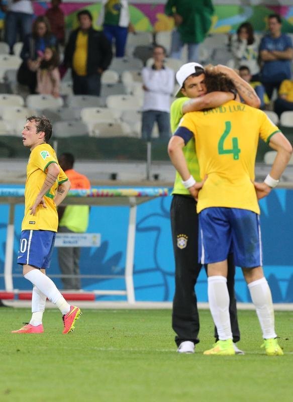Jogadores brasileiros entram para a histria com goleada indita de 7 a 1 aplicada pela Alemanha no Mineiro; golpe duro de ser assimilado