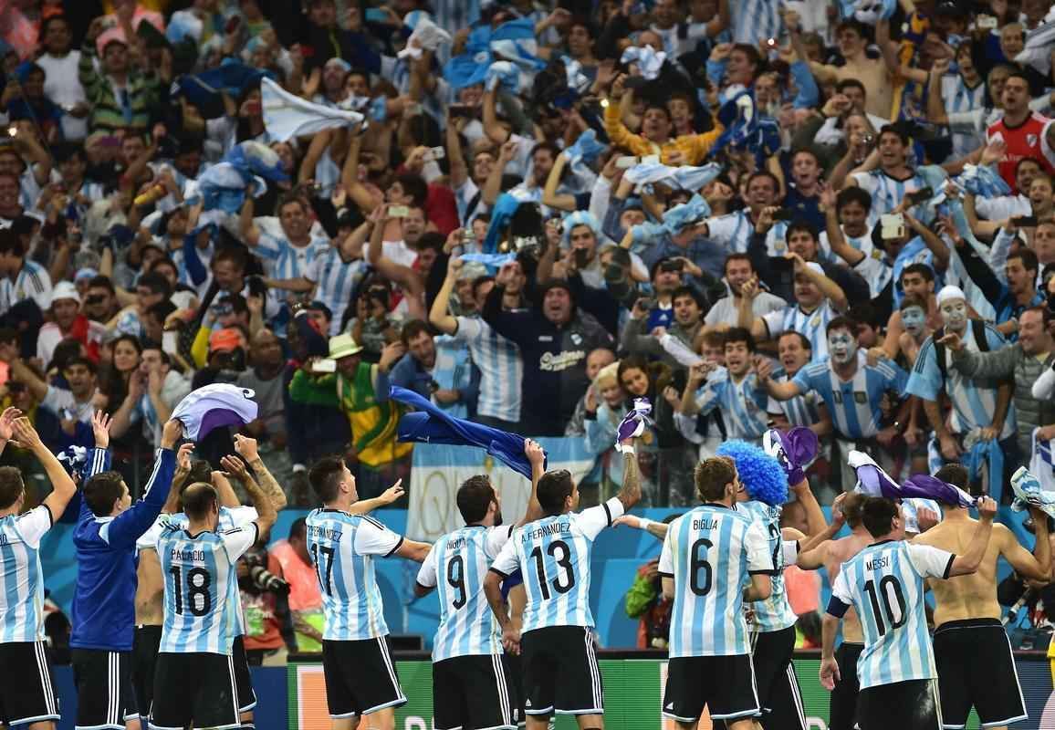 Na deciso por pnaltis, Romero pegou duas cobranas da Holanda e deu incio a uma grande festa no Itaquero