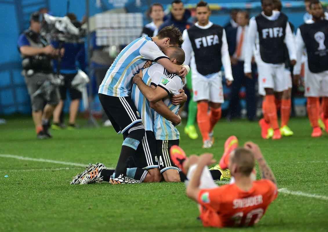 Na deciso por pnaltis, Romero pegou duas cobranas da Holanda e deu incio a uma grande festa no Itaquero