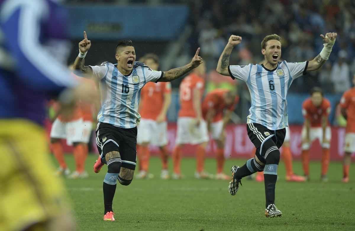 Na deciso por pnaltis, Romero pegou duas cobranas da Holanda e deu incio a uma grande festa no Itaquero