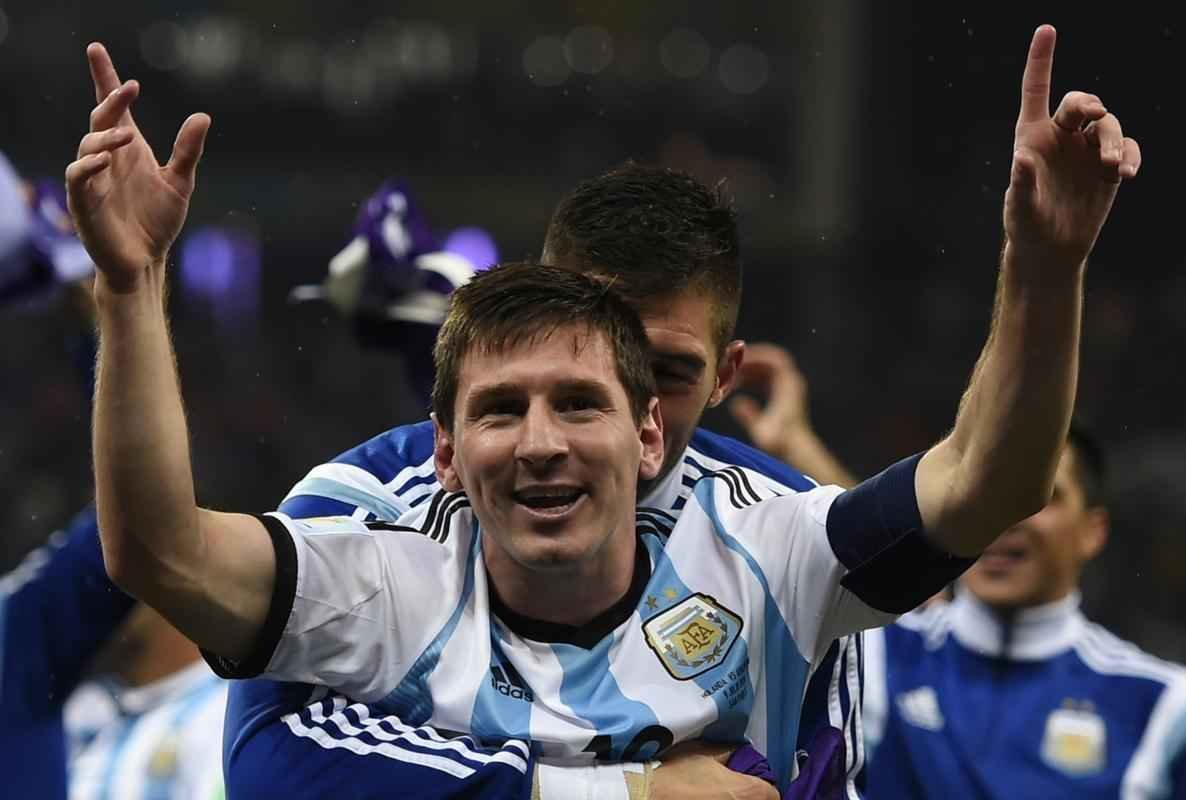 Na deciso por pnaltis, Romero pegou duas cobranas da Holanda e deu incio a uma grande festa no Itaquero